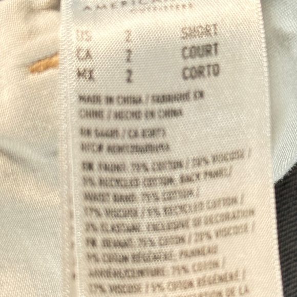 American Eagle Women’s Short Strigid Distressed Blue Jeans size 2 - Picture 3 of 6